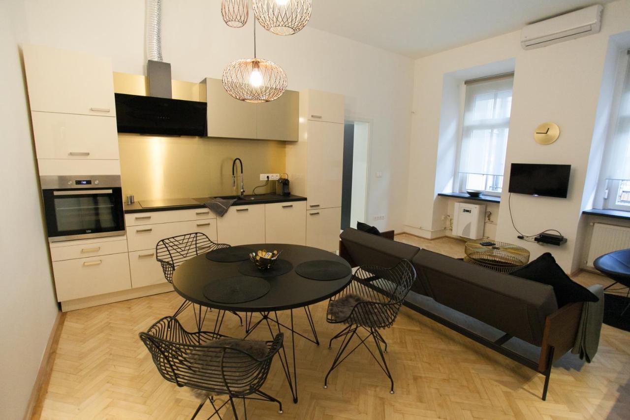 Real Delux Apartment Next To Gozsdu & Synagogue ブダペスト エクステリア 写真